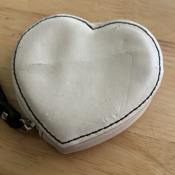 VAN CLEEF & ARPELS very rare “First” mini heart coin purse. - Picture 8 of 8